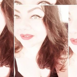 Meet your Posher, Elvia